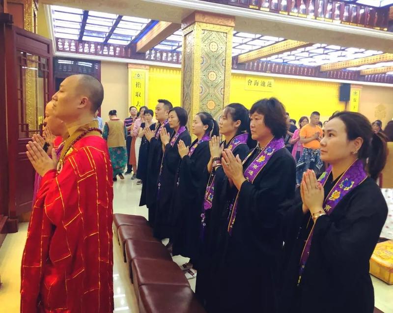 放焰口是佛教寺庙中经常举行的佛事活动,焰口是"饿鬼道中鬼王"的名字