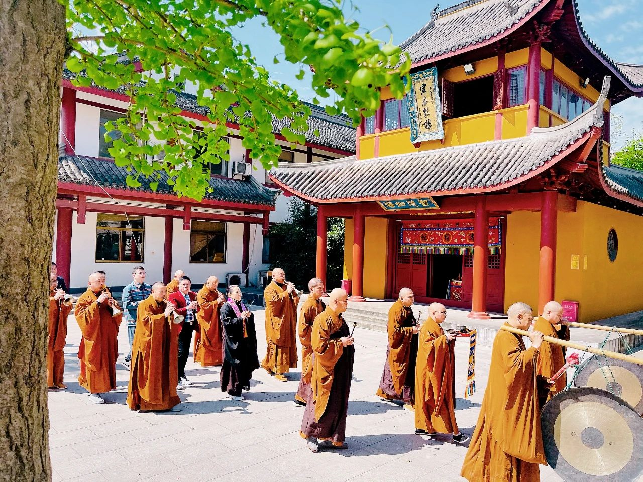 南通太平禅寺举行法界圣凡水陆法会第五日之上堂大斋.